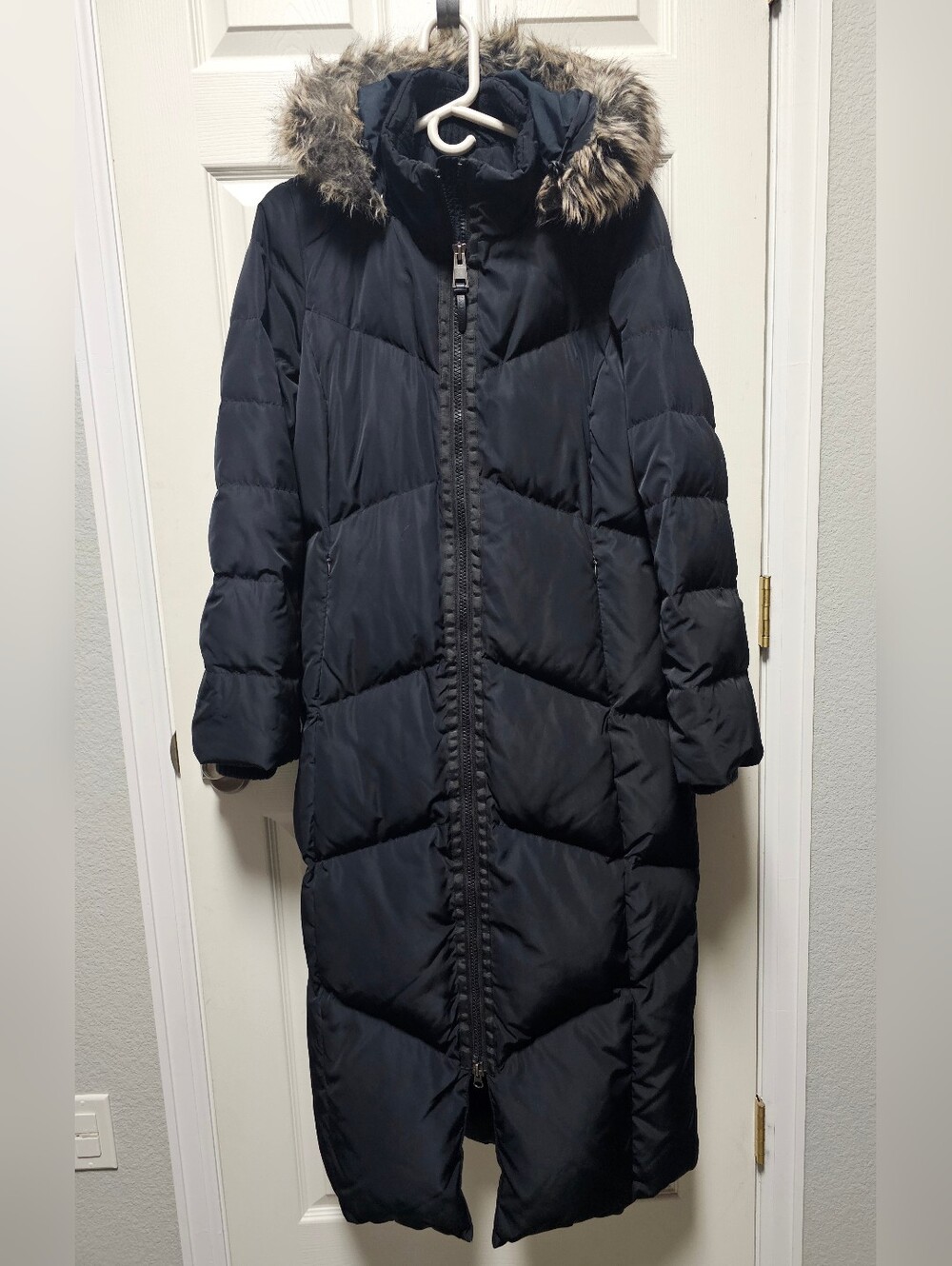 Lands' End Women's Full Length Black Puffer Coat with Faux-Fur Hood Size Small